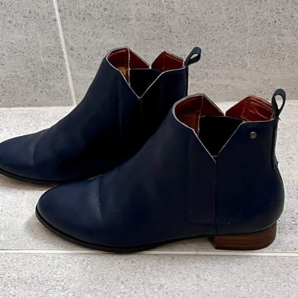 Matt & Nat Navy Blue Newman Vegan Leather Ankle Boot Size 6.5 (Chelsea Boot) - Picture 3 of 13
